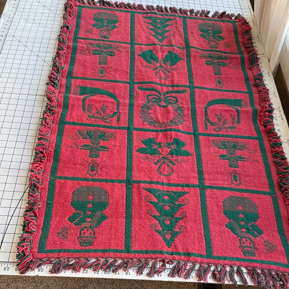 Vintage 1994 Hayim Co. Christmas Tapestry Throw/Rug – 100% Cotton – 46” x 28”